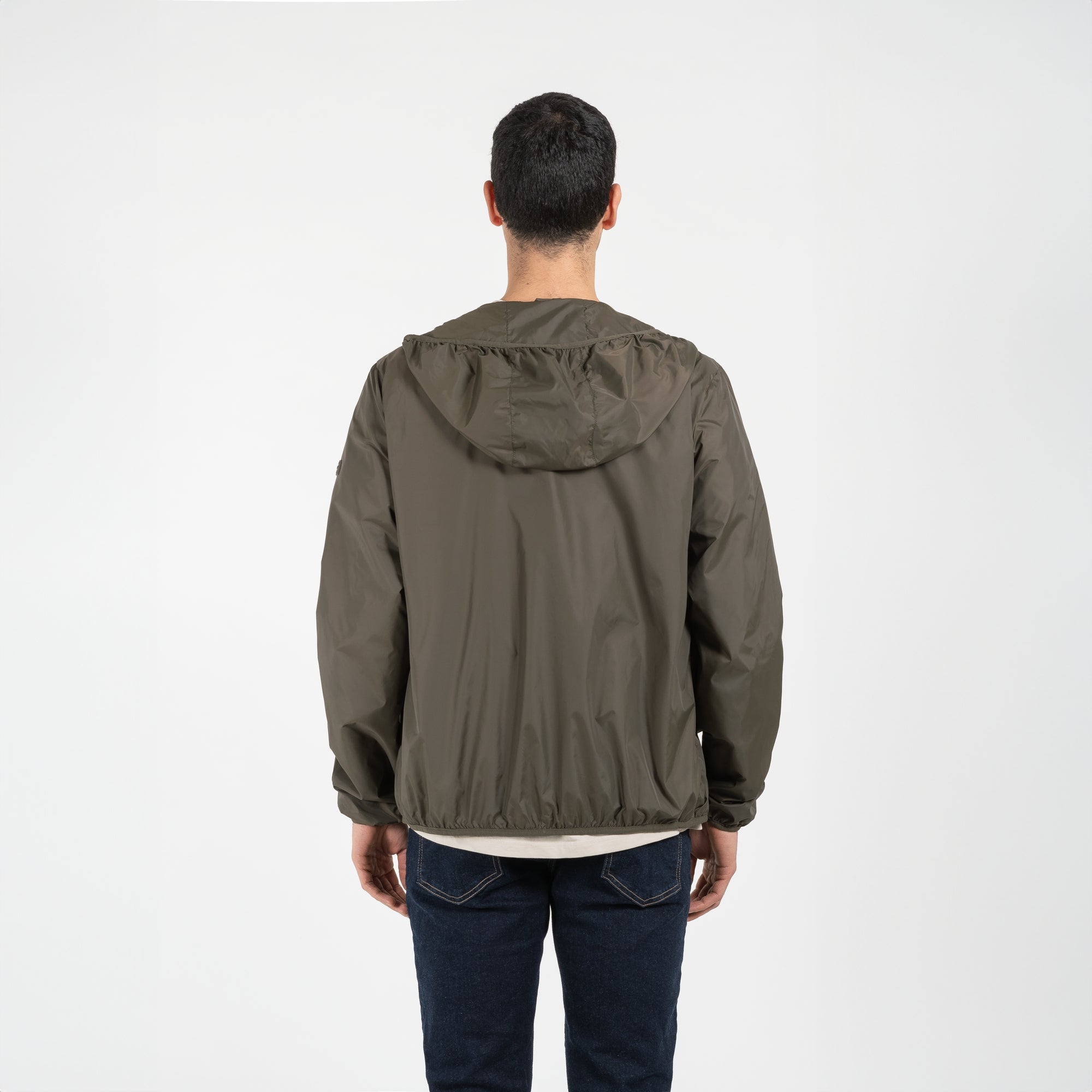 Giubbino nylon con cappuccio e patch su manica
