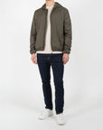 Giubbino nylon con cappuccio e patch su manica