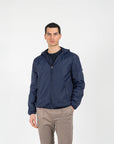 Giubbino nylon con cappuccio e patch su manica