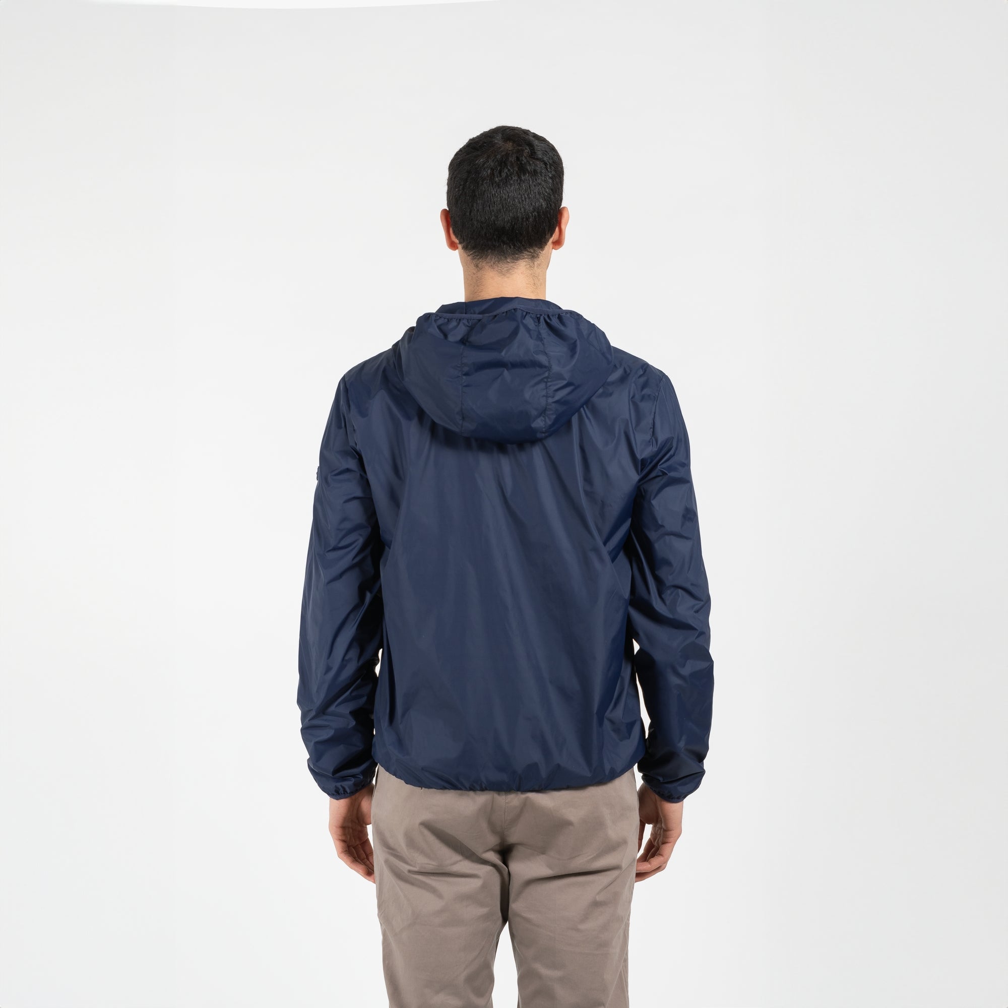 Giubbino nylon con cappuccio e patch su manica