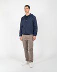 Giubbino nylon con cappuccio e patch su manica