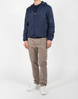 Giubbino nylon con cappuccio e patch su manica
