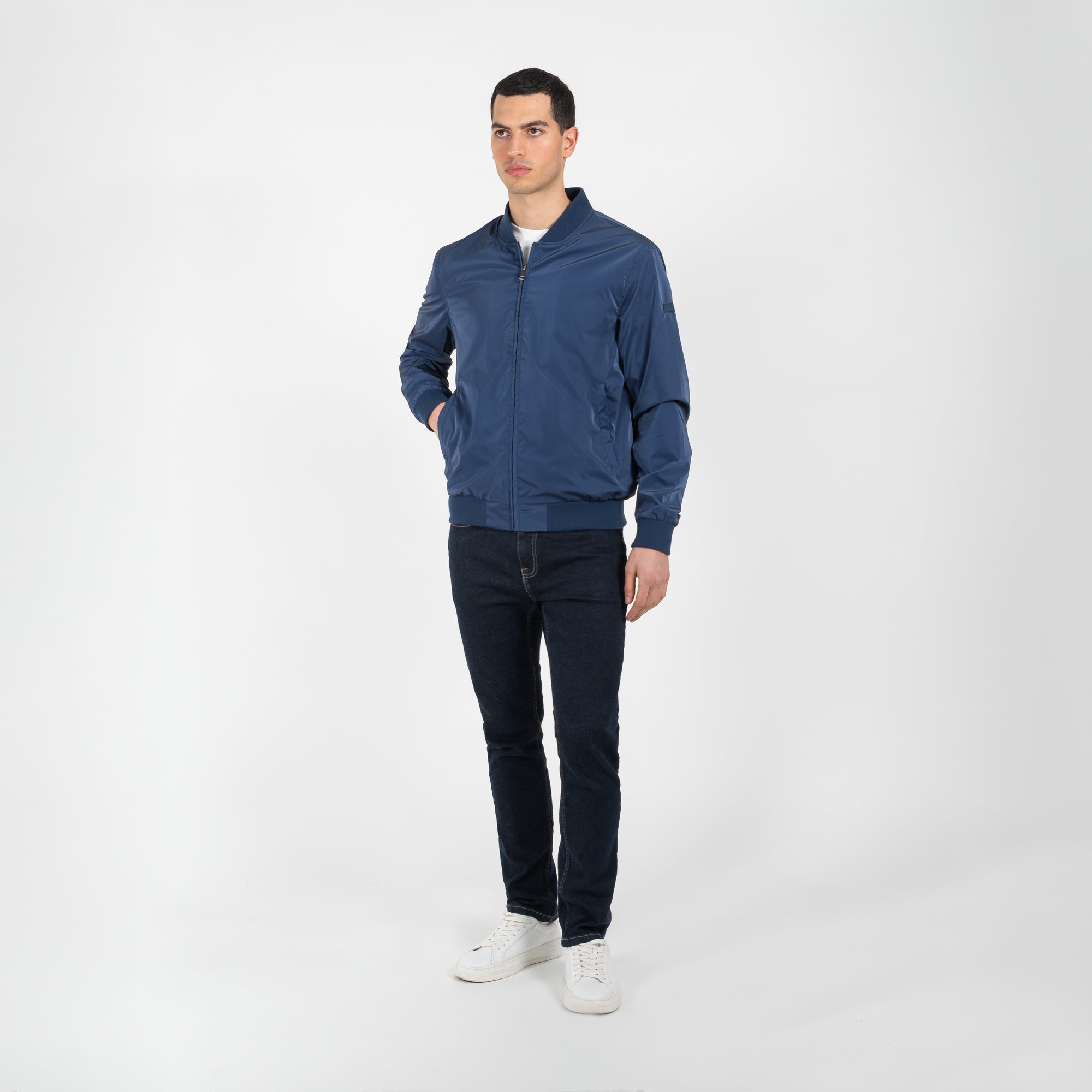 Giubbino nylon con patch su manica