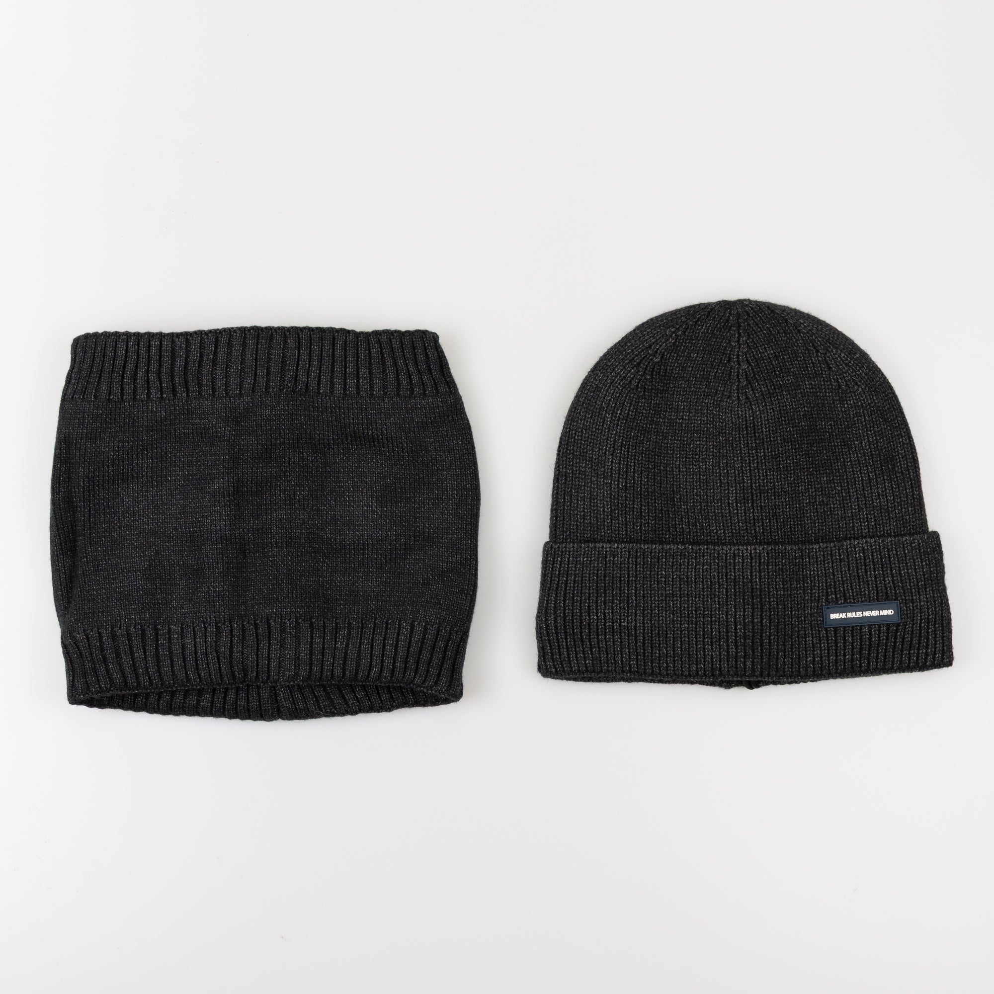 Cappello con scaldacollo 