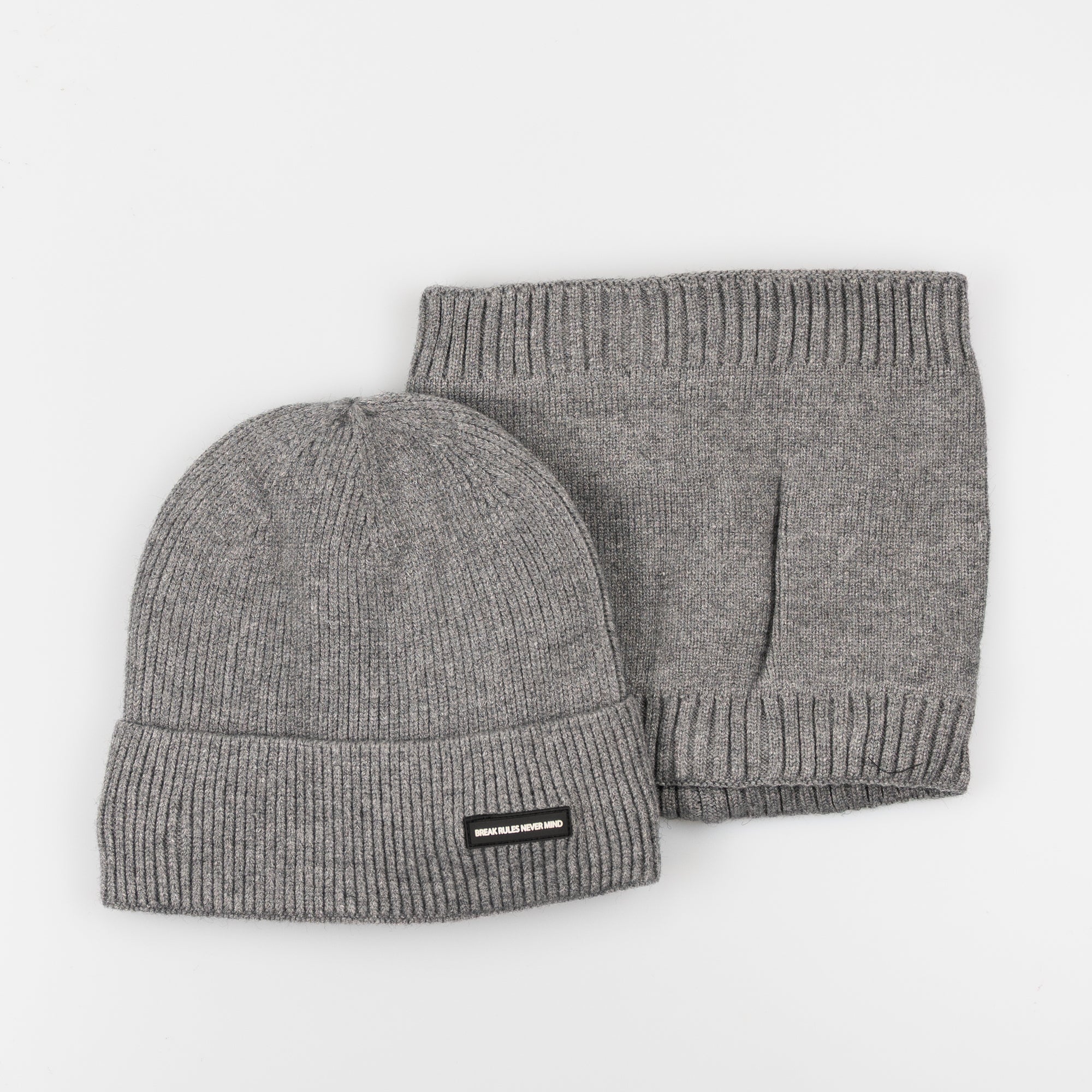 Cappello con scaldacollo 