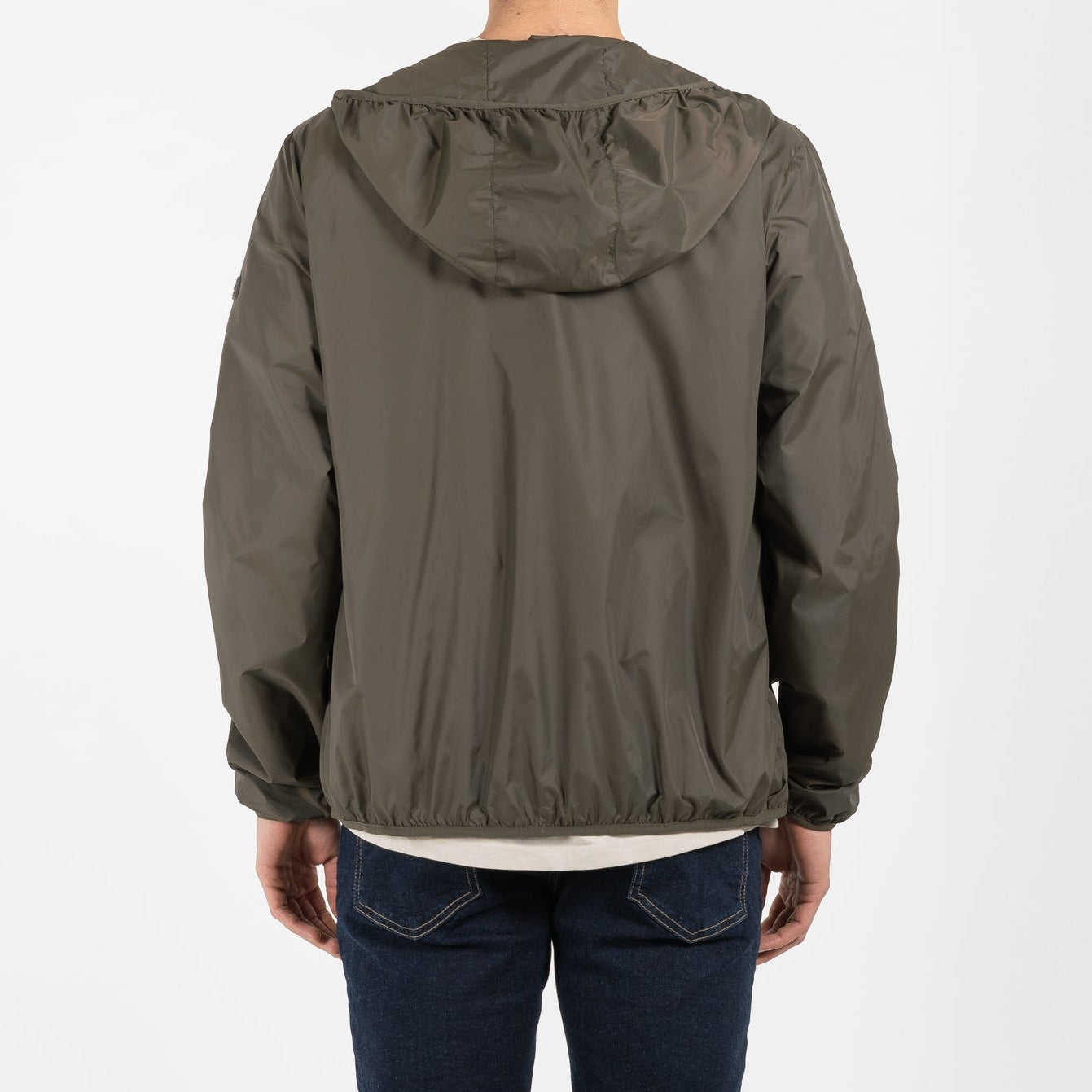 Giubbino nylon con cappuccio e patch su manica
