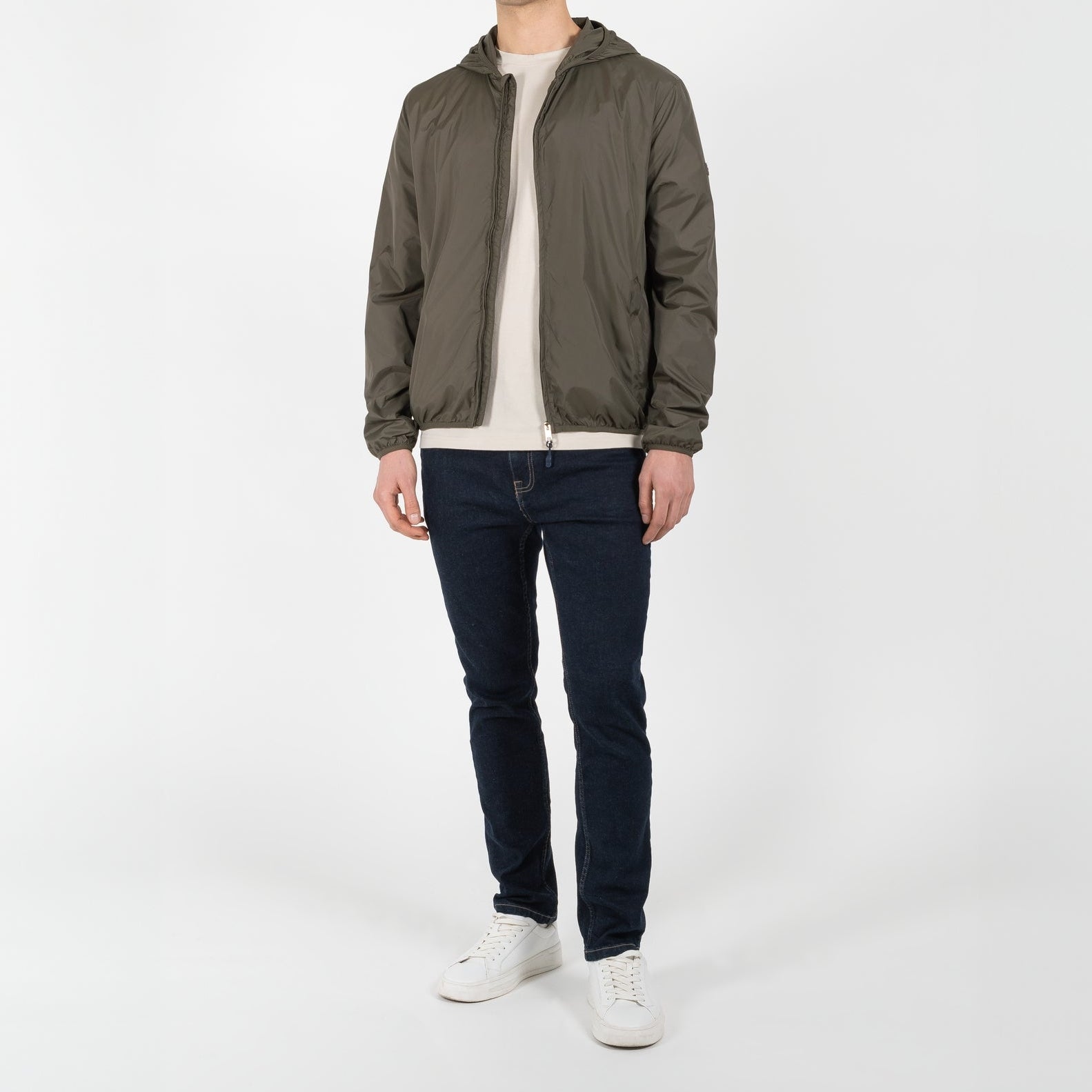 Giubbino nylon con cappuccio e patch su manica