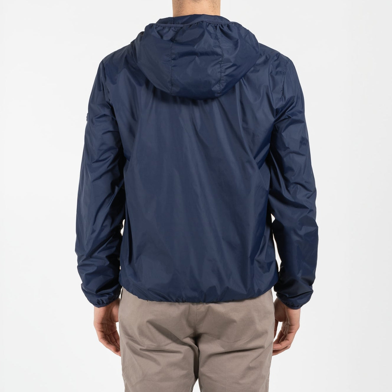 Giubbino nylon con cappuccio e patch su manica